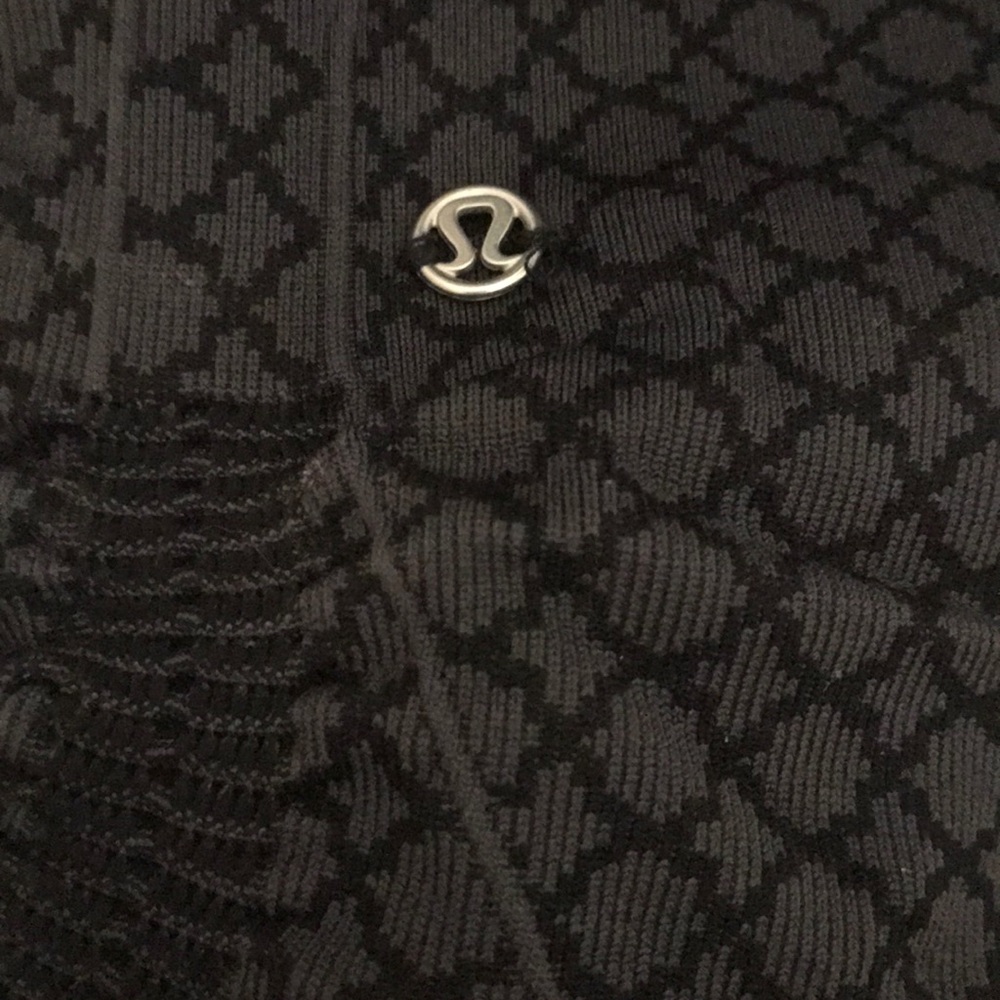 Lululemon In-The-Flow Crop II Size 2 - Picture 2 of 4